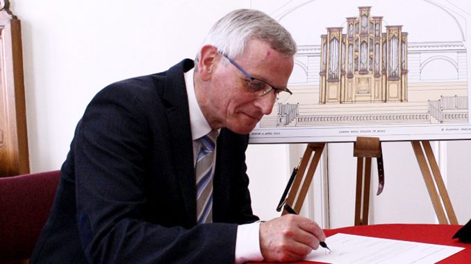 Frits-Elshout-Flentrop-Orgelbouw-and-Stephen-Johns-RCM-Artistic-Director-at-Signing-Ceremony-for-New-Organ-c-Adam-Ferguson-1