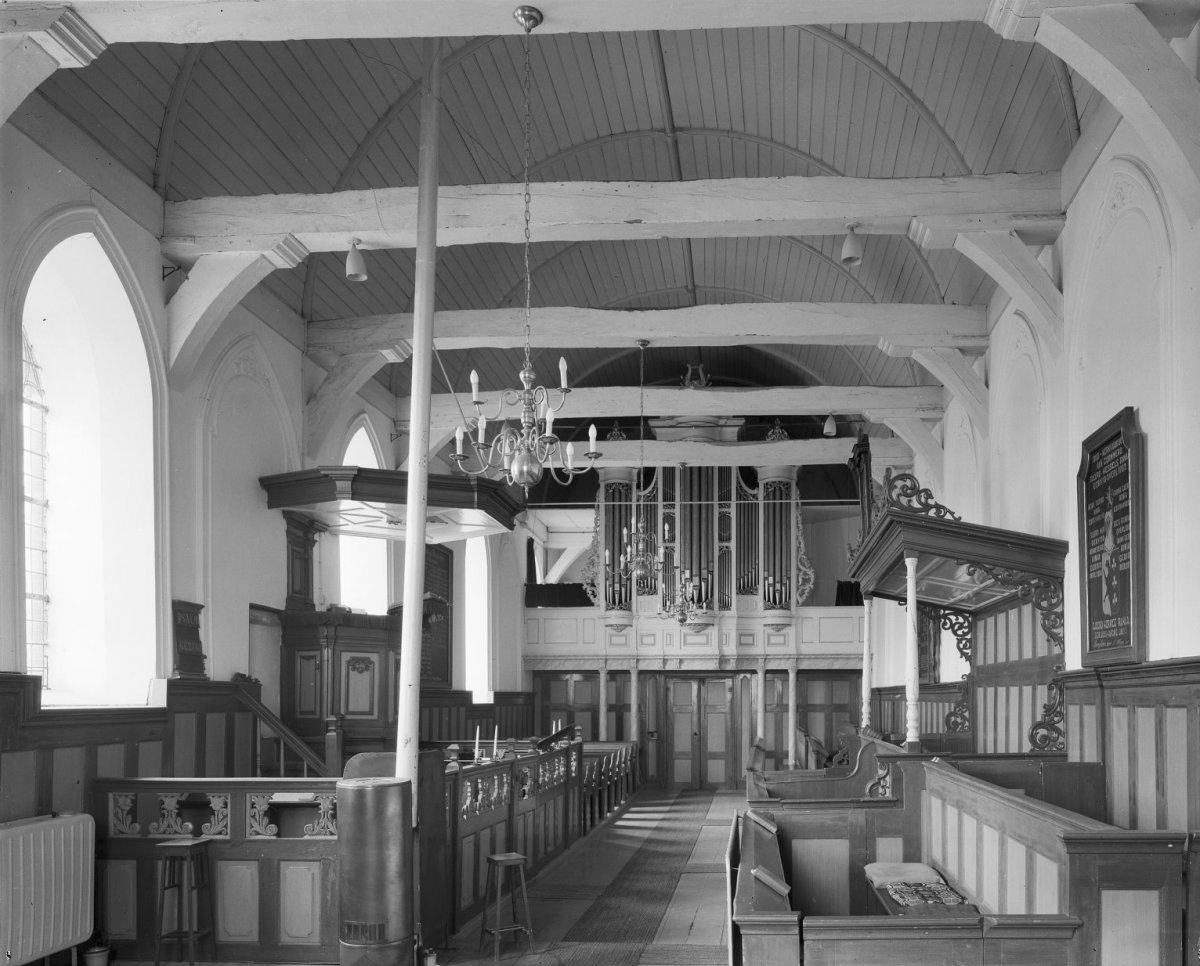 interieur bonifatiuskerk cornwerd