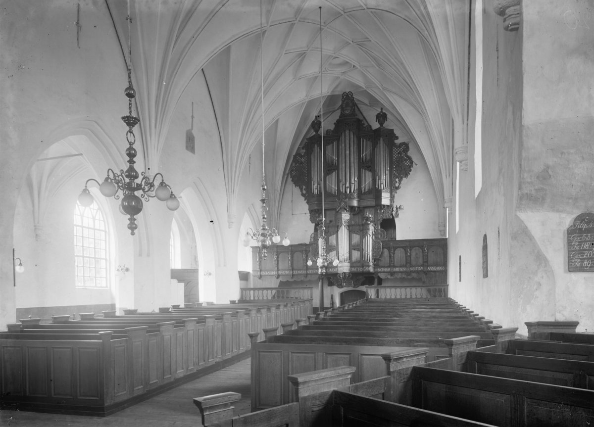 Interieur_naar_het_west_zuid-westen_en_orgel_-_Loppersum_-_20142573_-_RCE