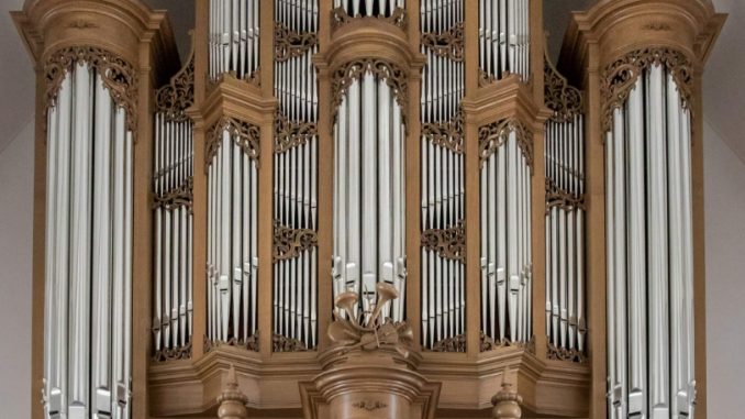 Lunteren, Bethelkerk, Van den Heuvel-orgel front