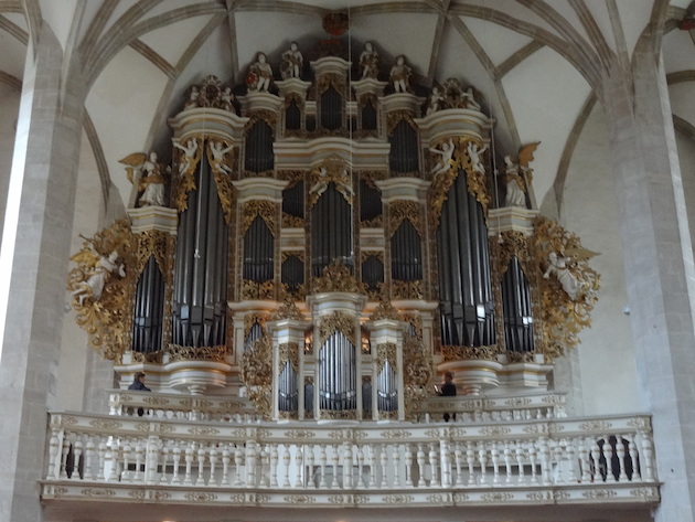 De prachtige barokke orgelkas van Zacharias Thaszner in de Mersburger Dom
