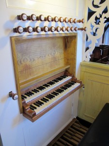 Klaviatuur gerestaureerde Hardorff-orgel St. Margrytkerk Oosterlittens