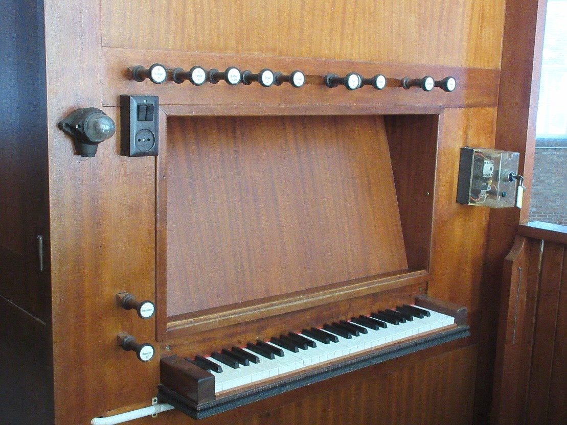 Orgel-De-Achthoek-Scherpenzeel-klaviatuur-tot-2021-1