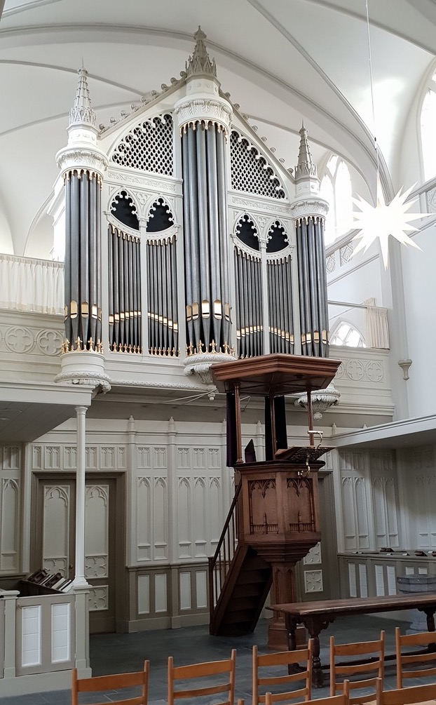 orgel oude kerk zeist met kansel